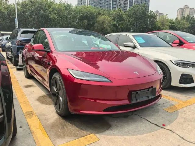 Tesla Model 3 2023 Rear-Wheel Drive — Фото автомобиля 3