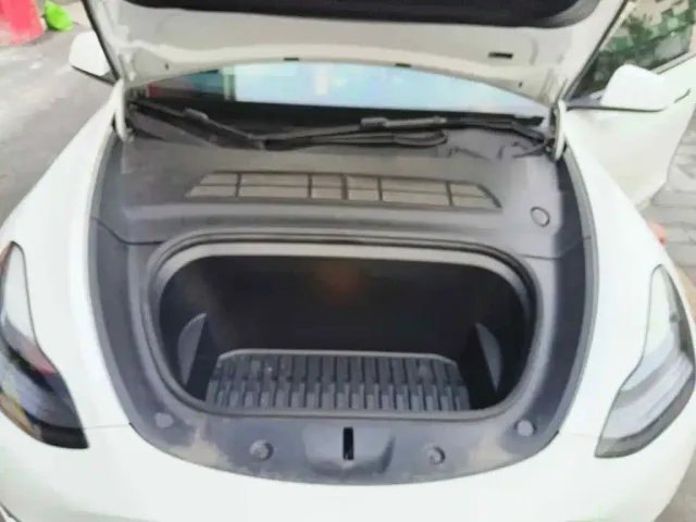 Tesla Model Y — Фото автомобиля 3