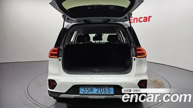 Kia Niro — Фото автомобиля 20