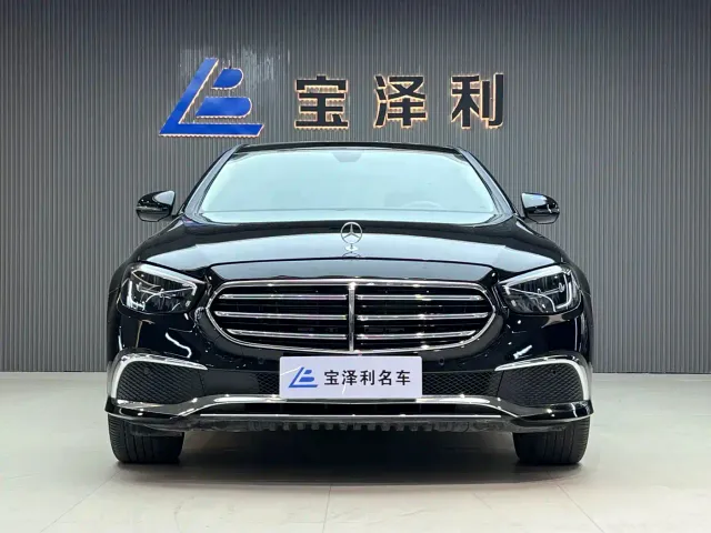 Mercedes-Benz E-Class — Фото автомобиля 2
