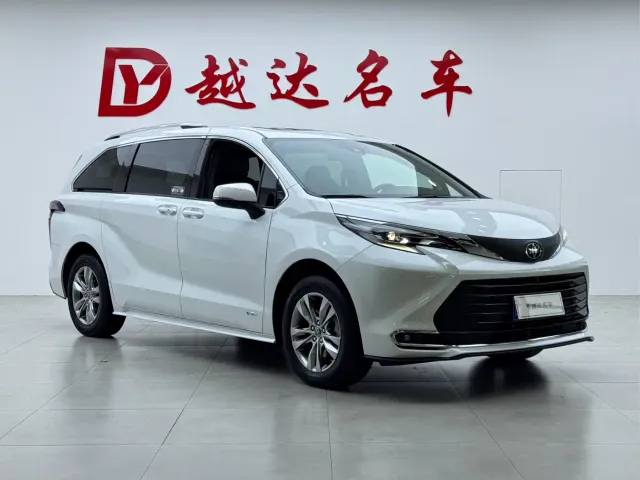 Toyota Sienna — Фото автомобиля 3