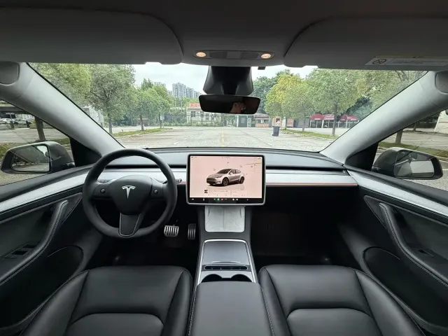 Tesla Model Y 2024 Rear-Wheel Drive Version — Фото автомобиля 11