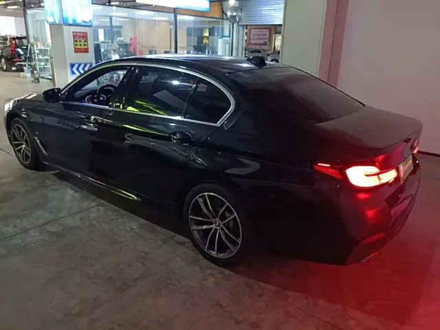 BMW 5 Series — Фото автомобиля 4