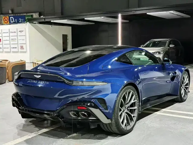 Aston Martin V8 Vantage — Фото автомобиля 3