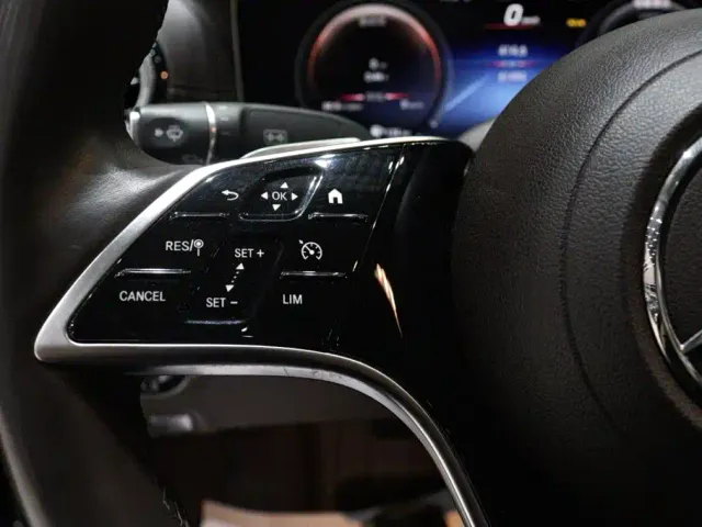 Mercedes-Benz E-Class — Фото автомобиля 17