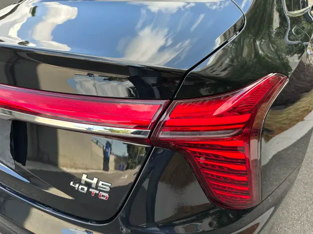 Hongqi H5 — Фото автомобиля 21