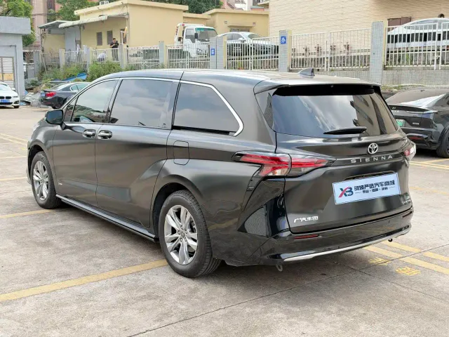 Toyota Sienna — Фото автомобиля 27