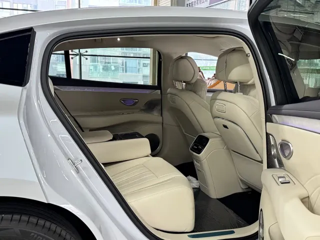 BYD Seal 08 — Фото автомобиля 11