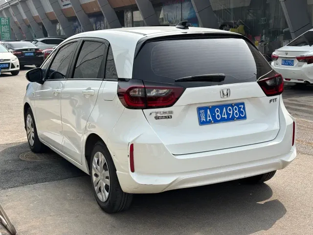 Honda Fit — Фото автомобиля 5