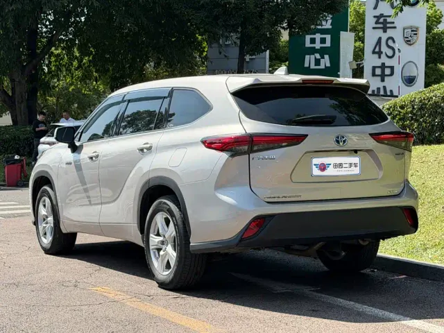 Toyota Highlander — Фото автомобиля 4