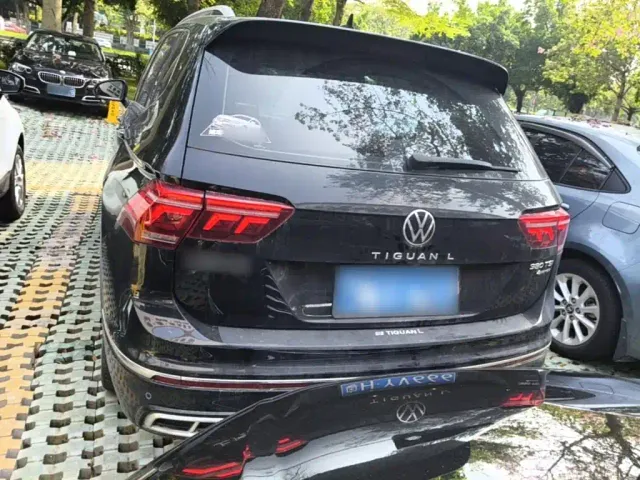 Volkswagen Tiguan L 2023 380TSI 4WD R-Line Premium 7-seater — Фото автомобиля 5