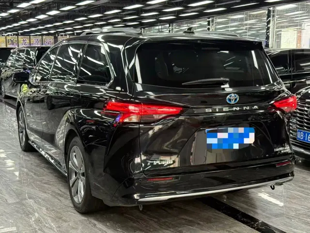 Toyota Sienna — Фото автомобиля 12