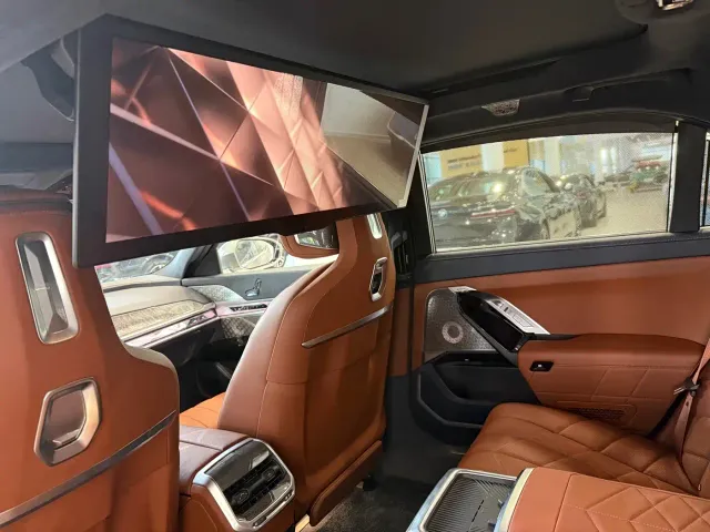BMW i7 — Фото автомобиля 6