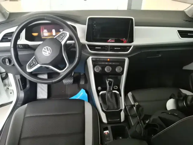 Volkswagen T-Roc — Фото автомобиля 9