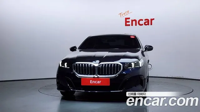 BMW 5 Series G60 — Фото автомобиля 3