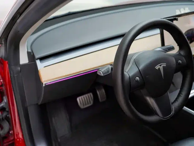 Tesla Model 3 — Фото автомобиля 6