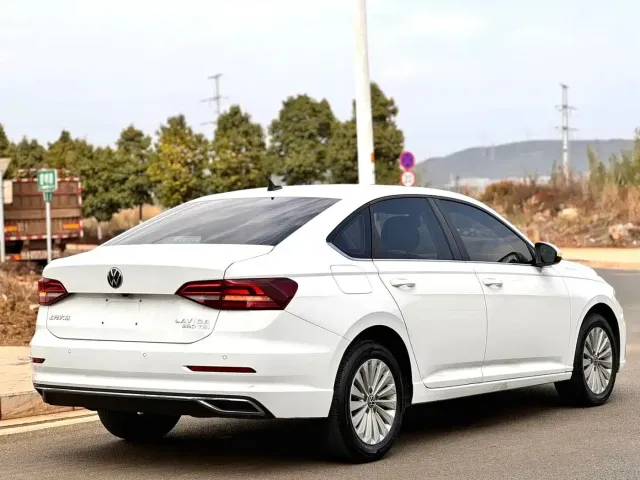Volkswagen Lavida 2022 1.5L Auto Comfort Edition — Фото автомобиля 7