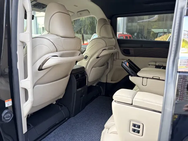 Toyota Alphard — Фото автомобиля 12