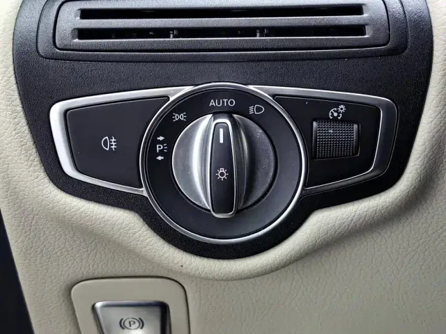 Mercedes-Benz V-Class — Фото автомобиля 21