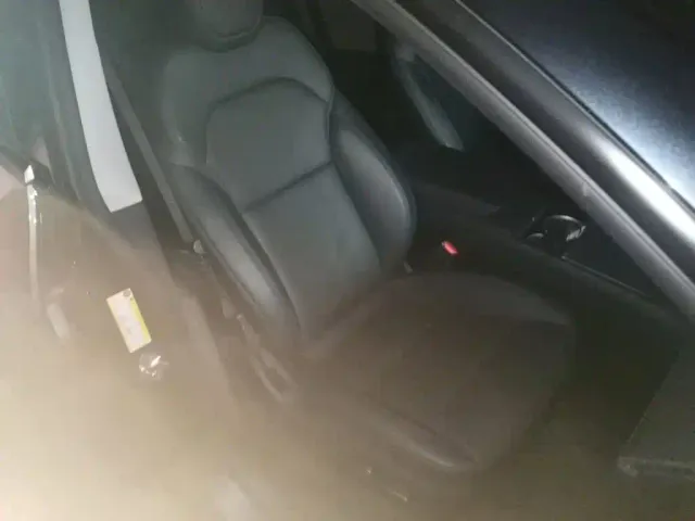 Tesla Model Y — Фото автомобиля 24