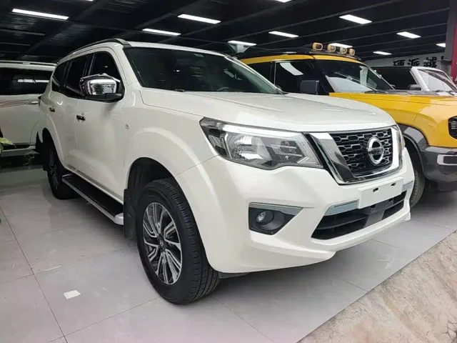 Nissan Terra — Фото автомобиля 3
