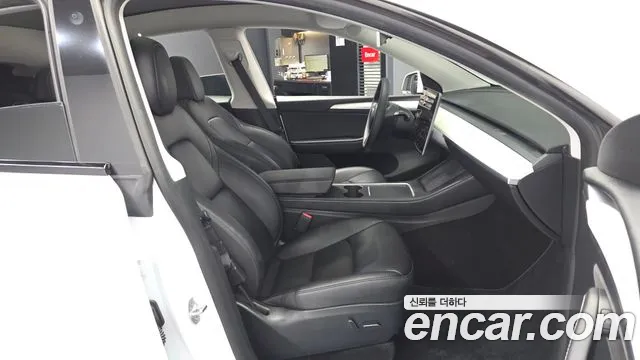 Tesla Model Y — Фото автомобиля 17