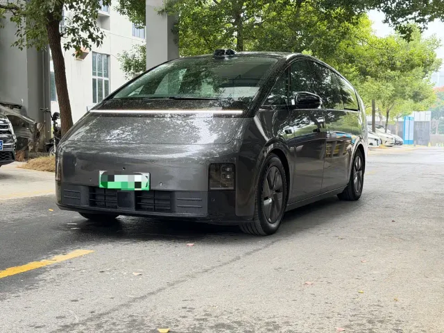 Фотография автомобиля — Li Auto MEGA