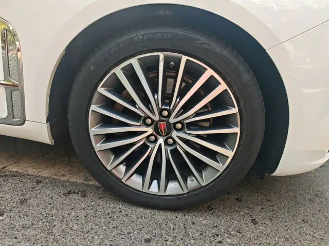 Hongqi H9 — Фото автомобиля 24