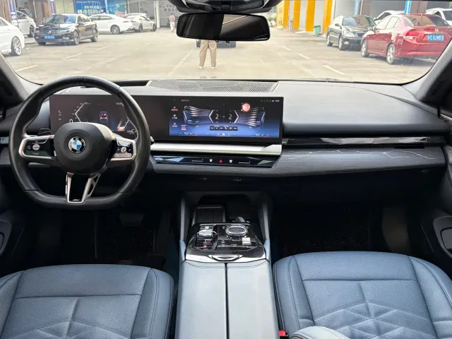 BMW 5 Series — Фото автомобиля 9