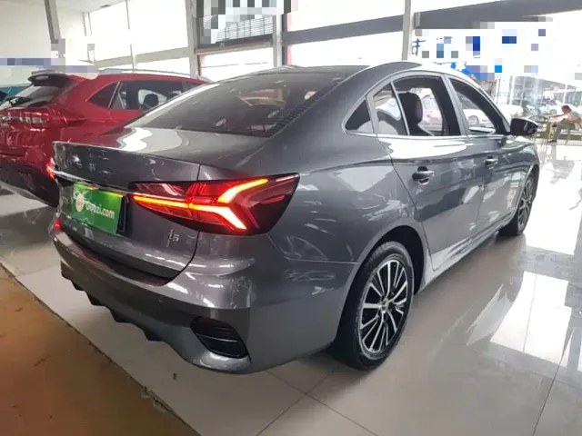 Roewe i5 — Фото автомобиля 6