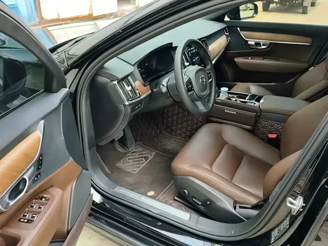 Volvo S90 — Фото автомобиля 11