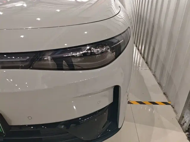 Leapmotor C10 — Фото автомобиля 23