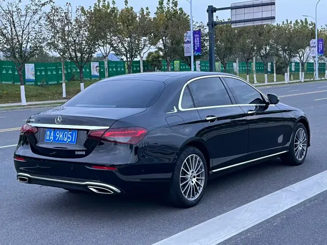 Mercedes-Benz E-Class — Фото автомобиля 6