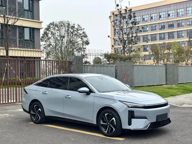 Geely Galaxy L6 — Фото автомобиля 3