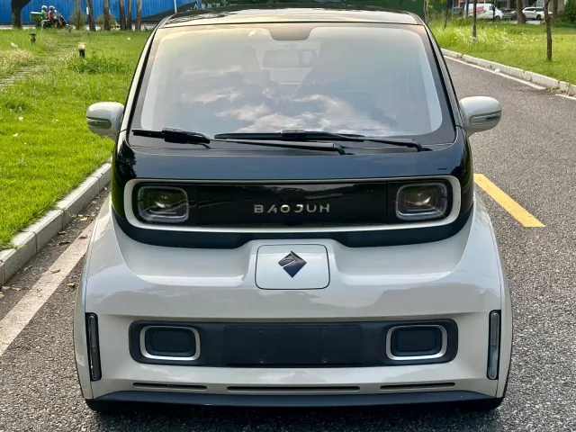 Baojun KiWi EV — Фото автомобиля 2