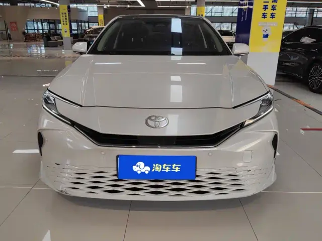Toyota Camry — Фото автомобиля 2