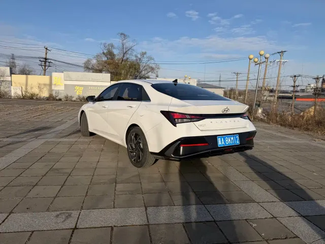 Hyundai Elantra — Фото автомобиля 7