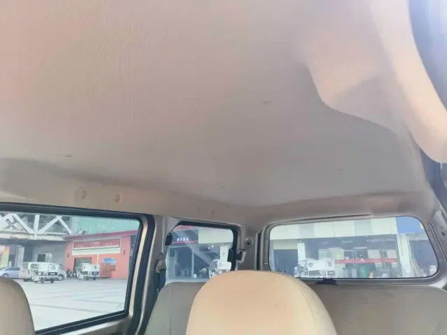 Wuling Hongguang V — Фото автомобиля 14