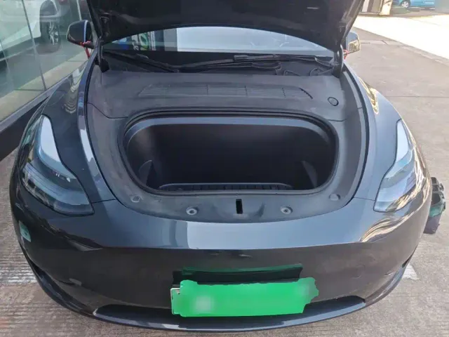 Tesla Model Y — Фото автомобиля 19