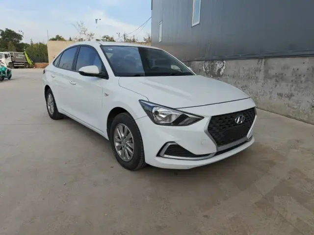Hyundai Elantra — Фото автомобиля 3