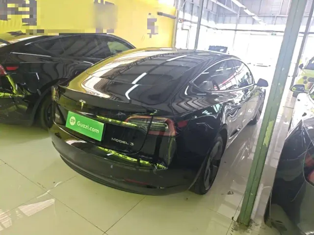 Tesla Model 3 — Фото автомобиля 6