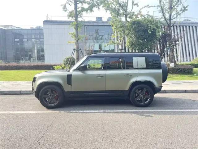 Land Rover Defender — Фото автомобиля 2