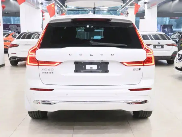 Volvo XC60 — Фото автомобиля 4