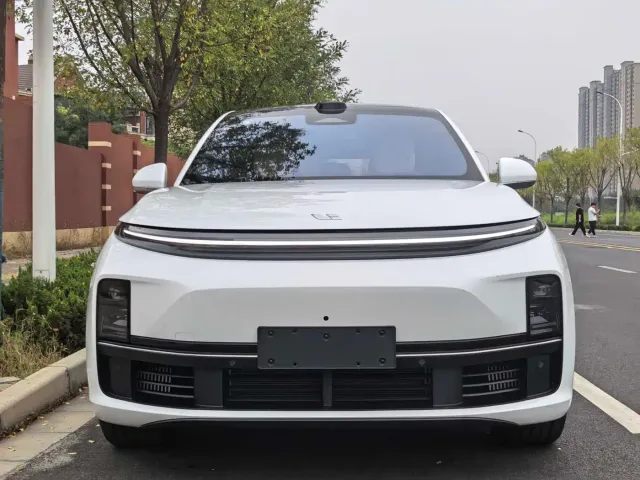 Li Auto L7 — Фото автомобиля 2