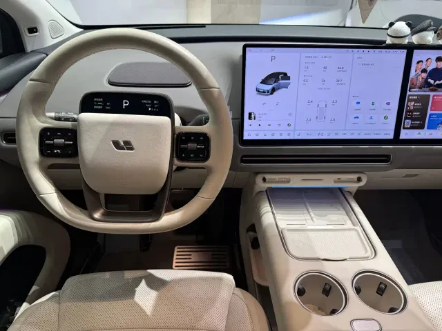 Li Auto i8 — Фото автомобиля 8