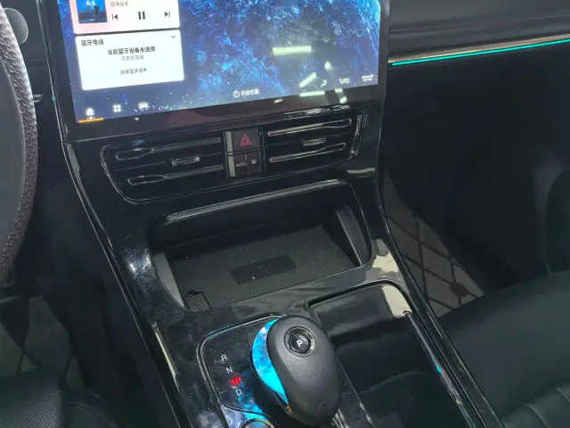 GAC Trumpchi M8 — Фото автомобиля 12