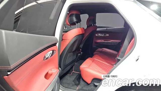 Genesis GV70 — Фото автомобиля 12