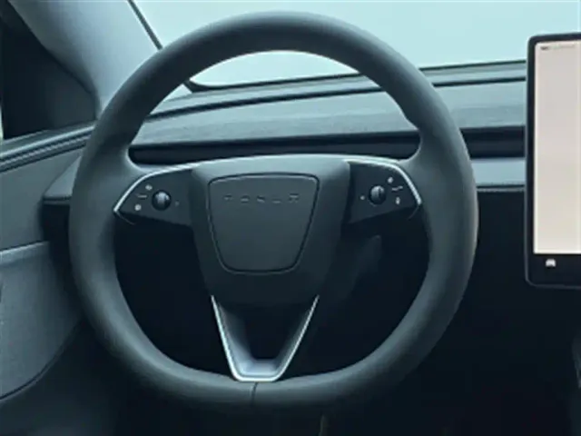 Tesla Model Y — Фото автомобиля 11