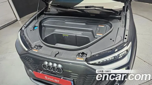 Audi Q6 e-tron — Фото автомобиля 6