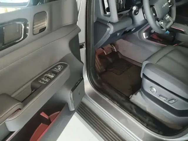 BYD FangChengBao Leopard 5 — Фото автомобиля 15